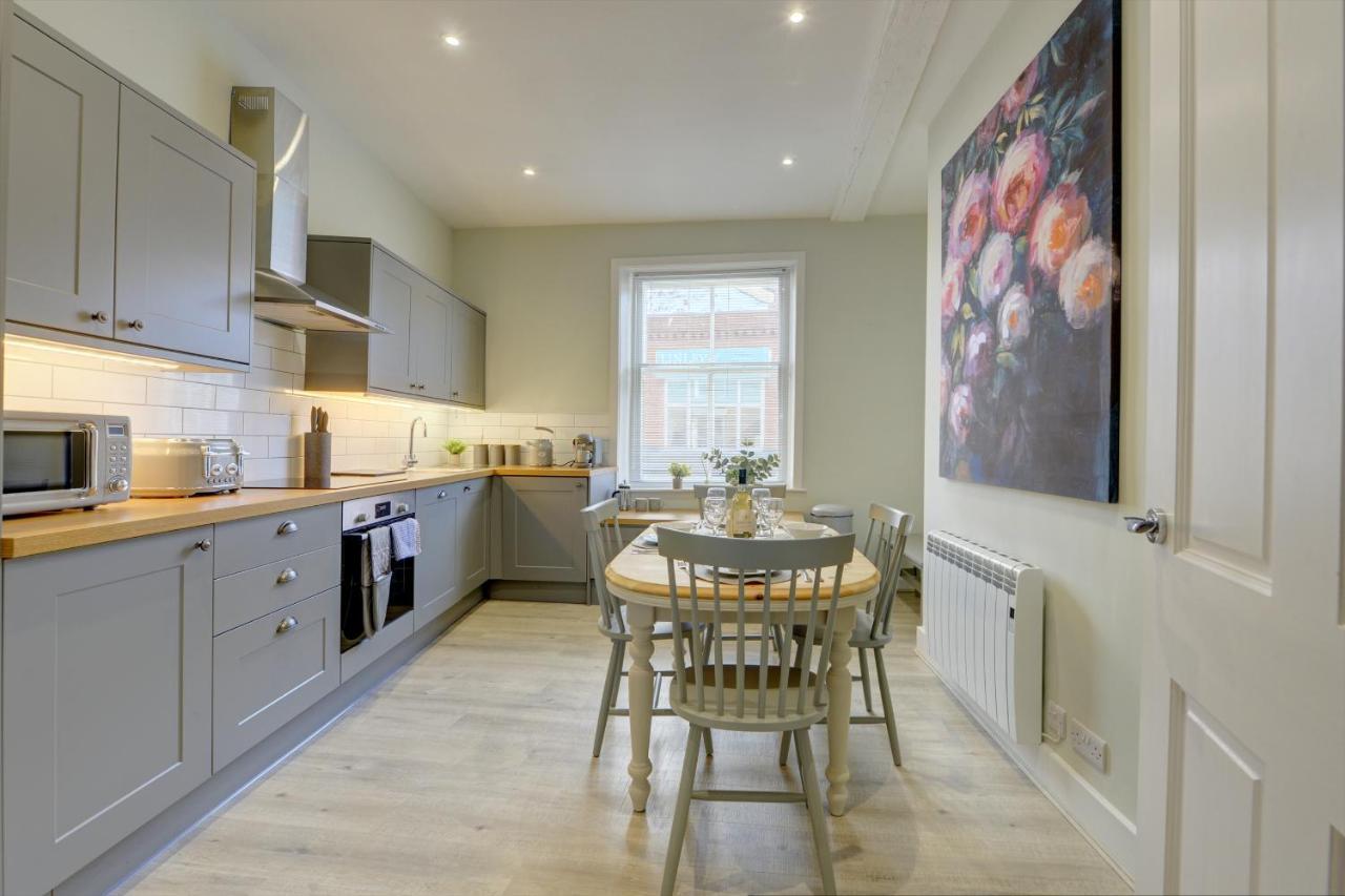 The Nook - A Modern 2 Bedroom Loft With Parking Ripon Exterior photo