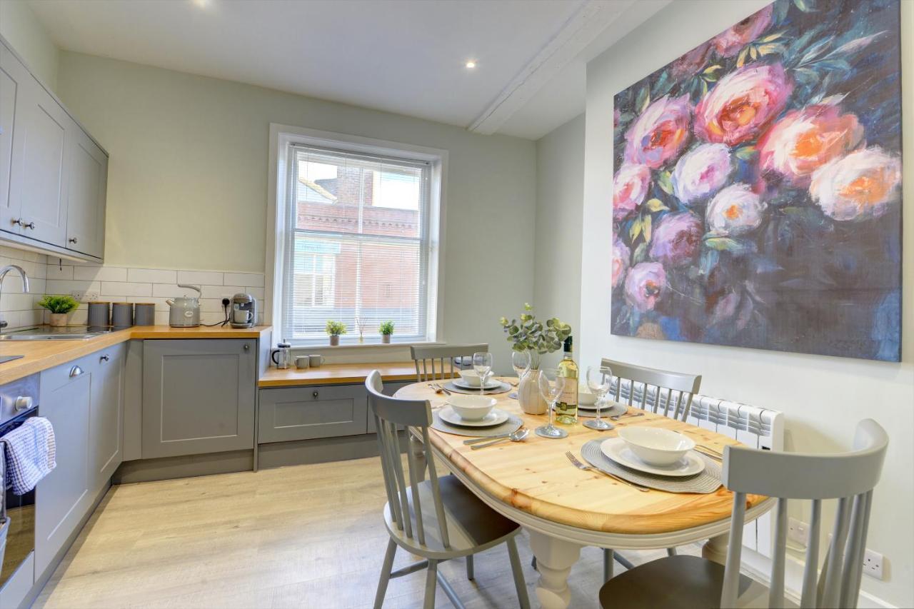 The Nook - A Modern 2 Bedroom Loft With Parking Ripon Exterior photo